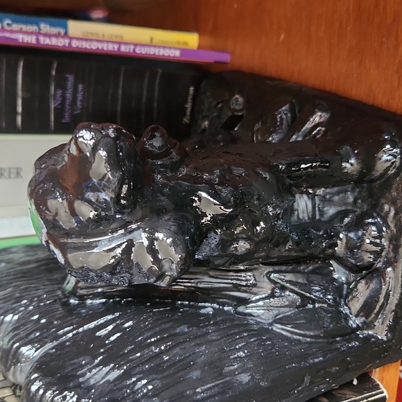 1970s Mold Black Bookends with Dog Design - Picture 5 of 5